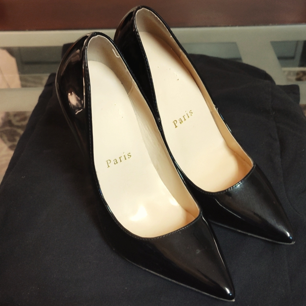 Christian Louboutin so Kate pumps